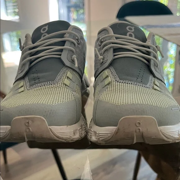 Stylish Women's Oncloud Sneakers in Light Green and Gray - Picture 7 of 7